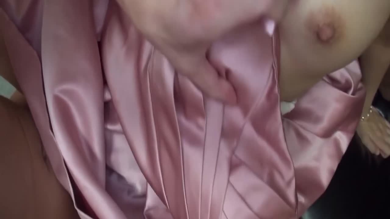 【素人個撮】出版社勤務のOLをモデル撮影と**て無断中出しセックス